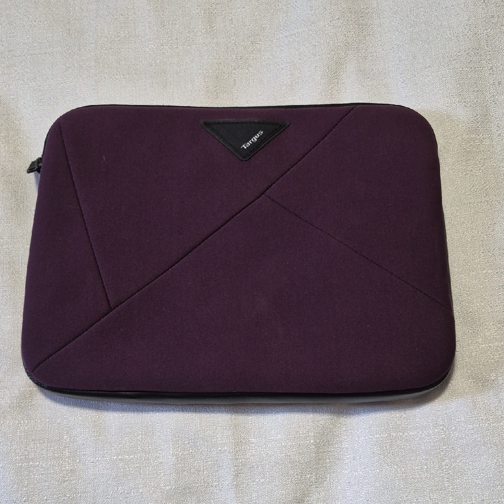 Targus Plum Purple Tablet Travel Carrying Sleeve Case Zipper Closure Padded